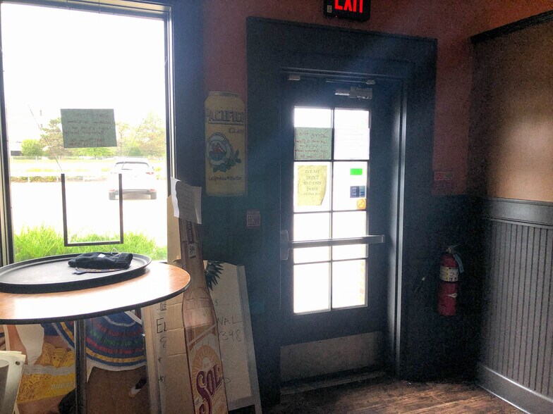 More Photos Of 649 Lake Cook Rd, Deerfield Restaurant For Lease