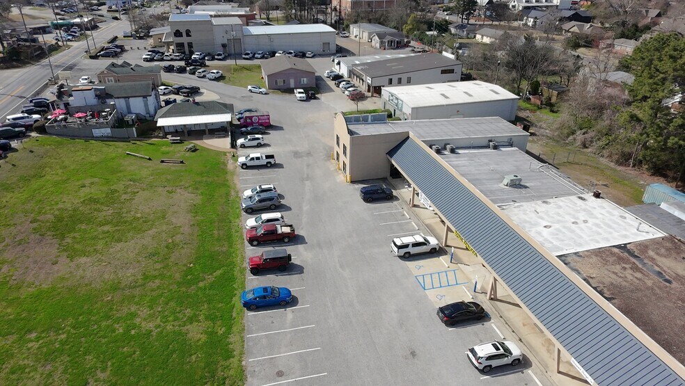 More Photos Of 3242-3258 Cahaba Heights Rd, Birmingham Unknown For Lease