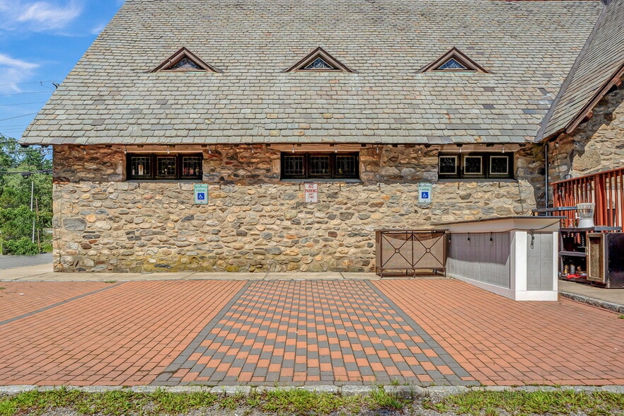 More Photos Of 1715 E Main St, Mohegan Lake Restaurant For Sale