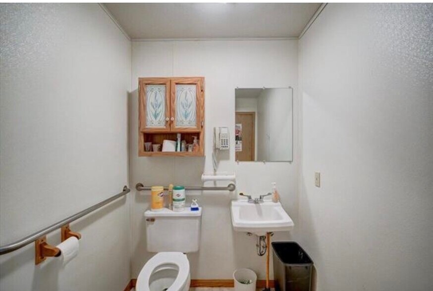 More Photos Of 1800 North St, Prairie Du Sac Flex For Sale