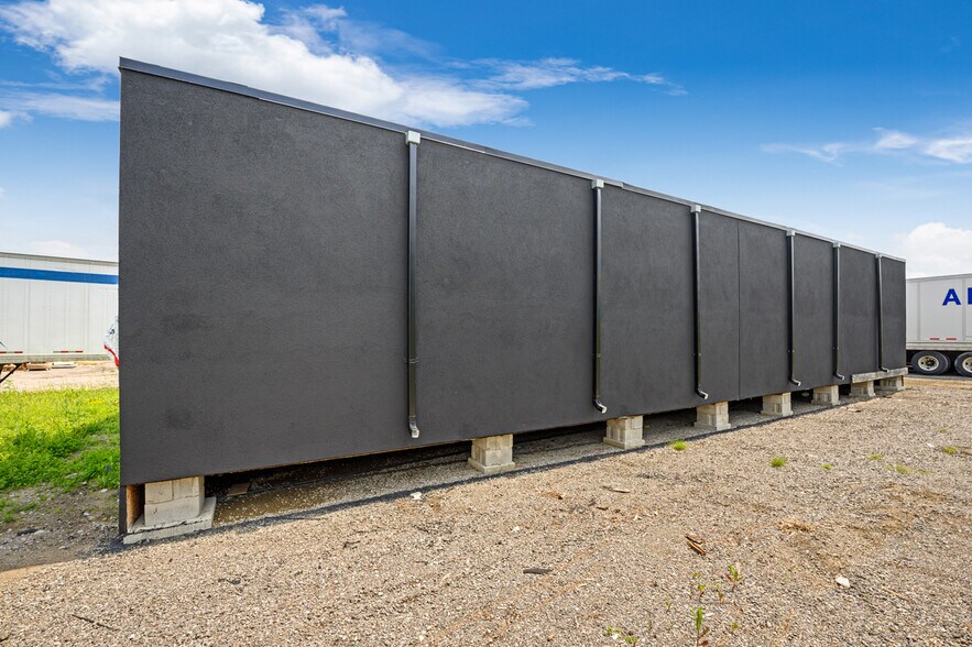 More Photos Of 11840 Keele St, Vaughan Office For Sale