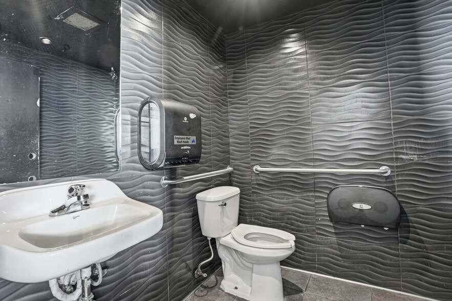 More Photos Of 2368 3rd St, San Francisco Restaurant For Lease
