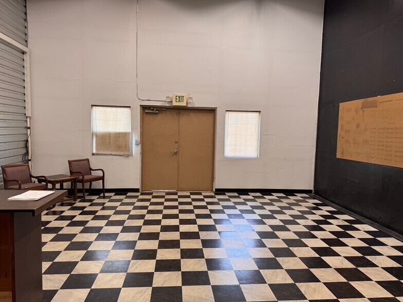 More Photos Of 7352 Greenridge Rd, Windsor Warehouse For Sale