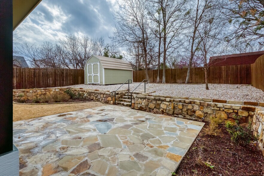 More Photos Of 210 E Church St, Weatherford Office Residential For Lease