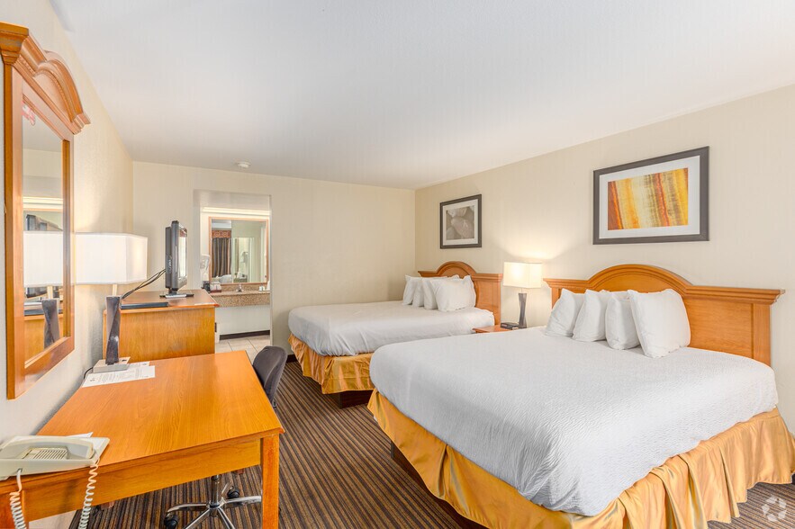 More Photos Of 1015 S Haynes Ave, Miles City Hotel For Sale