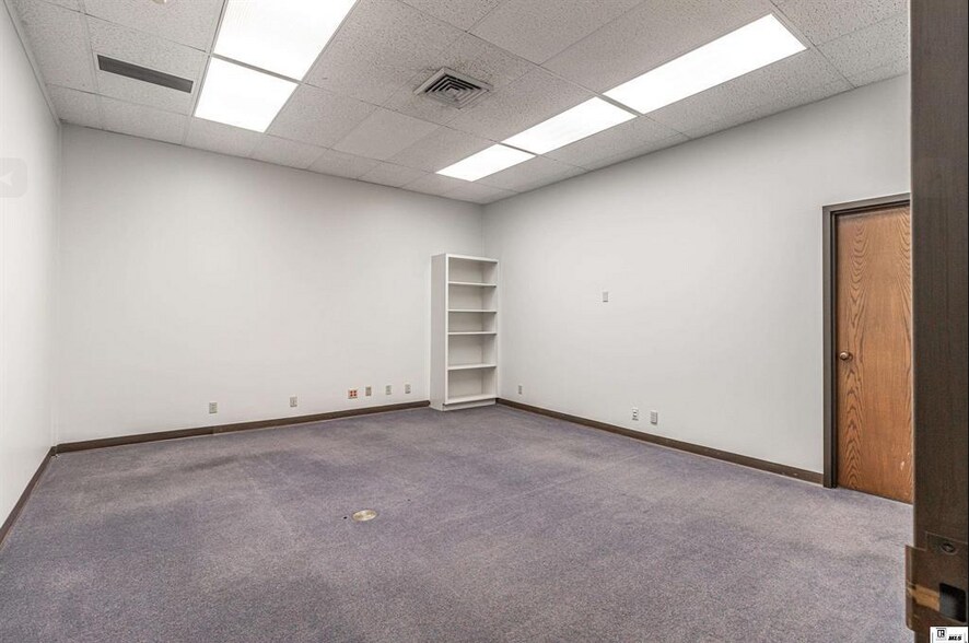 More Photos Of 235 DeSiard St, Monroe Office For Lease