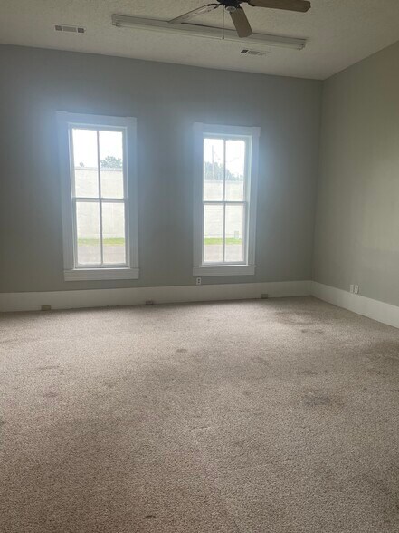 More Photos Of 315 Main Ave, Northport Office Residential For Lease