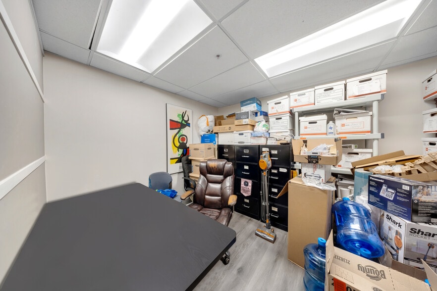 More Photos Of 7655-7669 NW 50th St, Miami Office For Sale