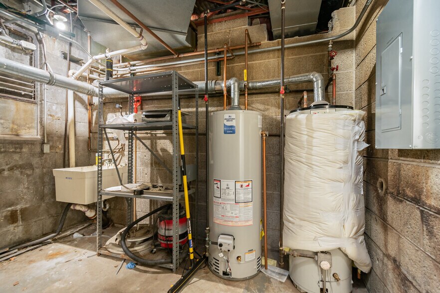 More Photos Of 334 S Water St, Saginaw Office For Sale