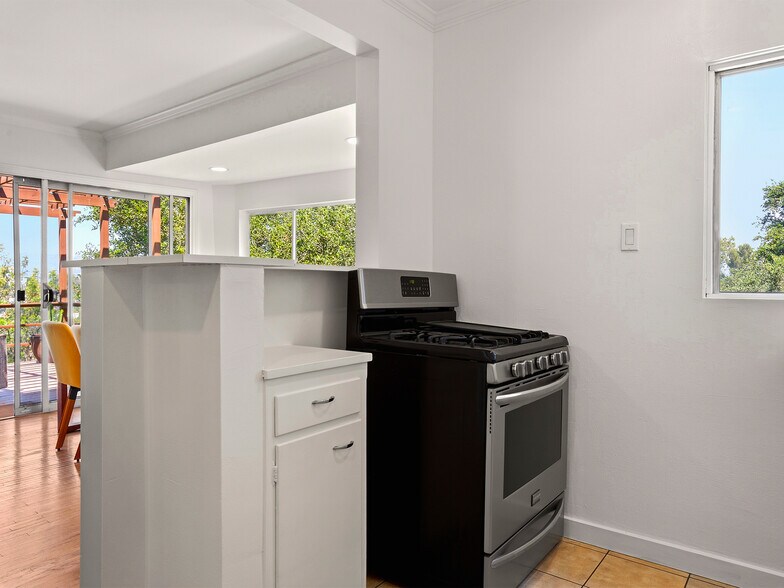 More Photos Of 1825 Altivo Way, Los Angeles Multifamily For Sale