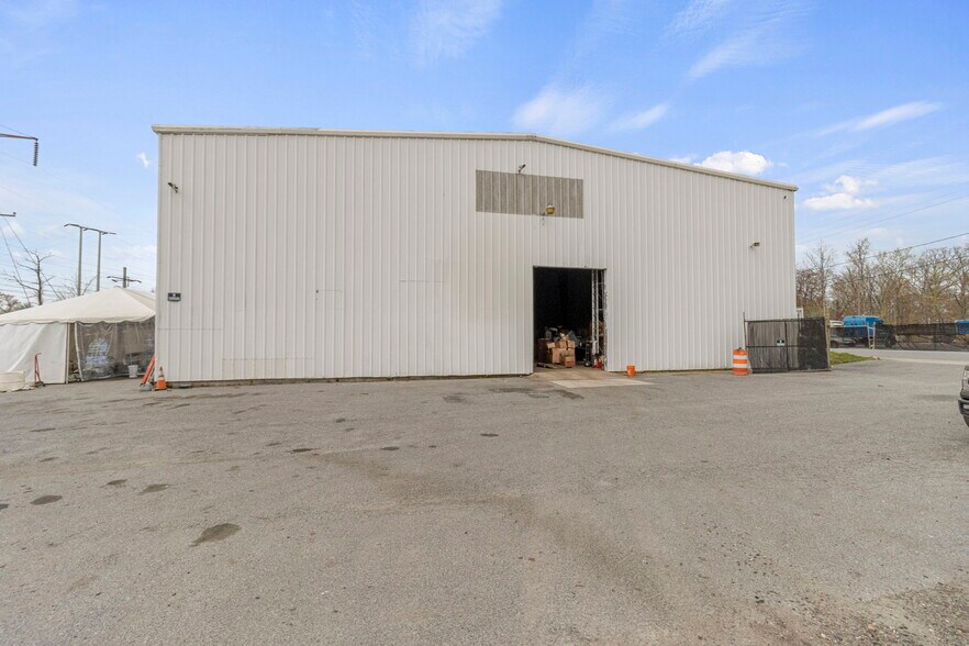 More Photos Of 1701 Leland Ave, Middle River Warehouse For Lease
