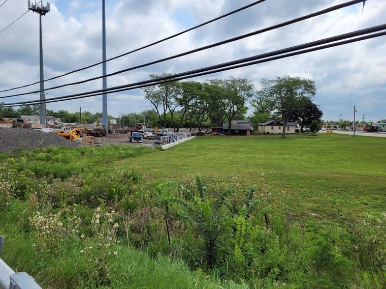 More Photos Of 20922 W Il Route 176, Mundelein Service For Sale