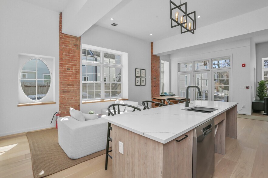 More Photos Of 63 Church St, Greenwich Apartments For Sale