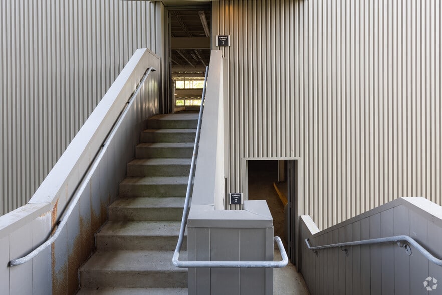 More Photos Of 800 Peakwood Dr, Houston Unknown For Lease