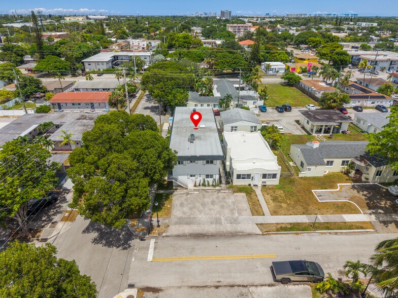 More Photos Of 1859 Lincoln St, Hollywood Apartments For Sale