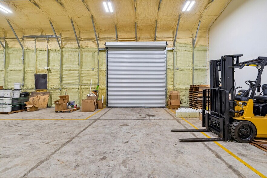 More Photos Of 2820 N 34th St, Tampa Warehouse For Lease