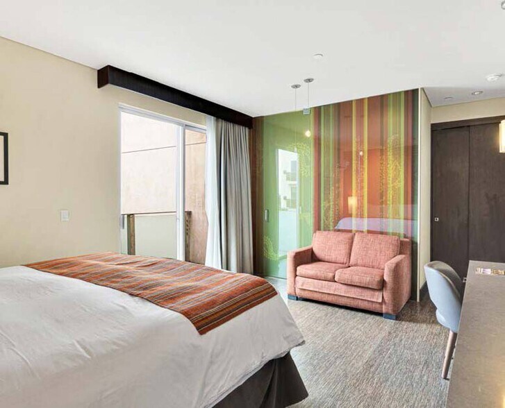 More Photos Of 120 S Reeves Dr, Beverly Hills Hotel For Sale