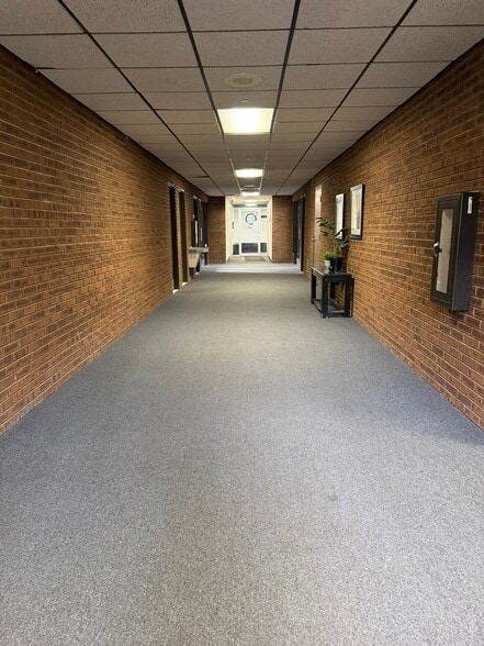 More Photos Of 25140 Lahser Rd, Southfield Office For Sale