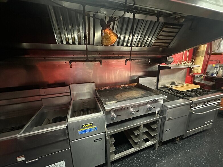 More Photos Of 2201 Hyde Park Blvd, Niagara Falls Restaurant For Sale