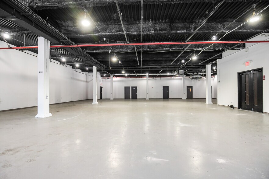 More Photos Of 590 Smith St, Brooklyn Flex For Lease