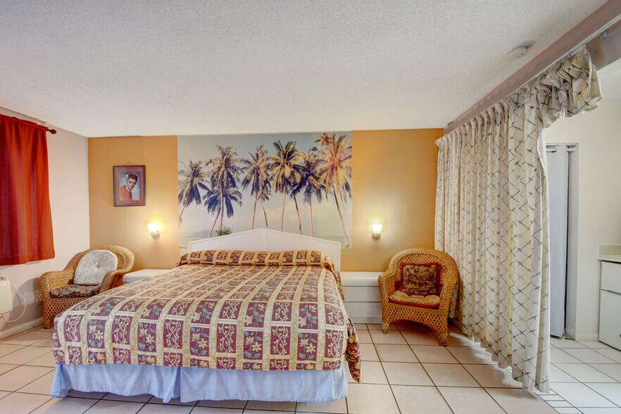 More Photos Of 901 S Federal Hwy, Lake Worth Hotel For Sale