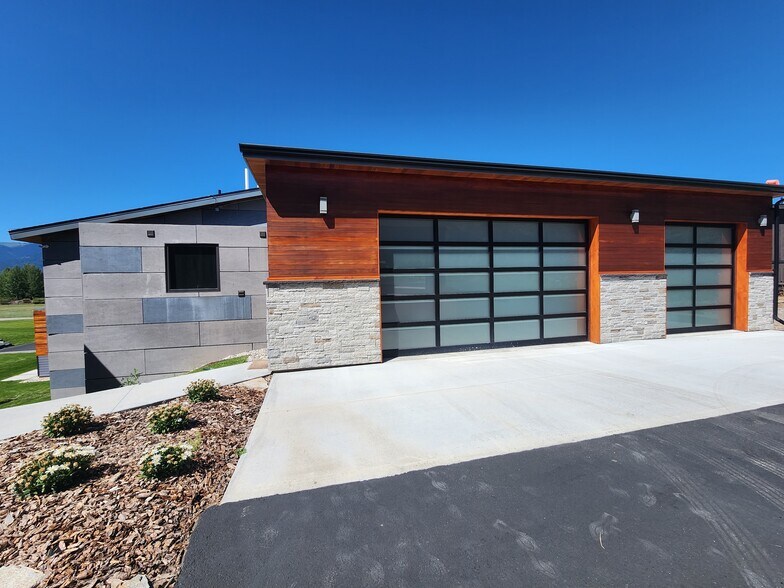 More Photos Of 872 Alpine Village Loop, Alpine Airplane Hangar For Sale