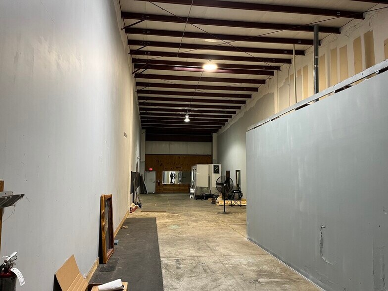 More Photos Of 4656 Collins Rd, Jacksonville Warehouse For Lease