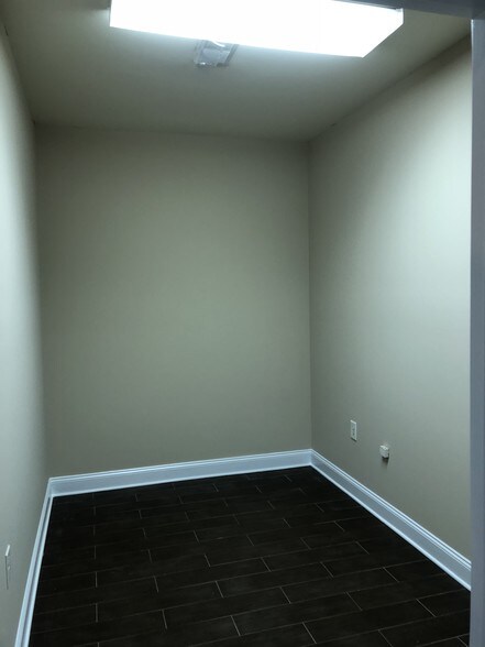 More Photos Of 4124 Chattahoochee Ter, Duluth Office For Sale
