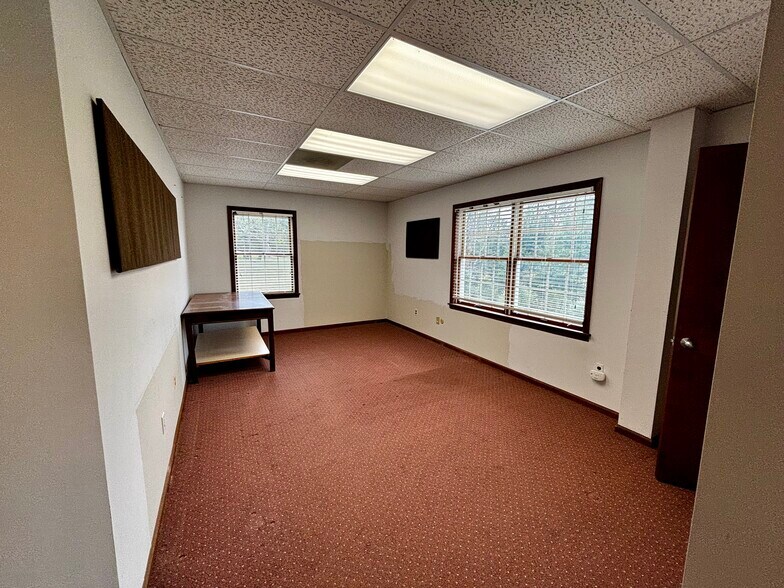 More Photos Of 1128 State Route 31, Lebanon Office For Lease