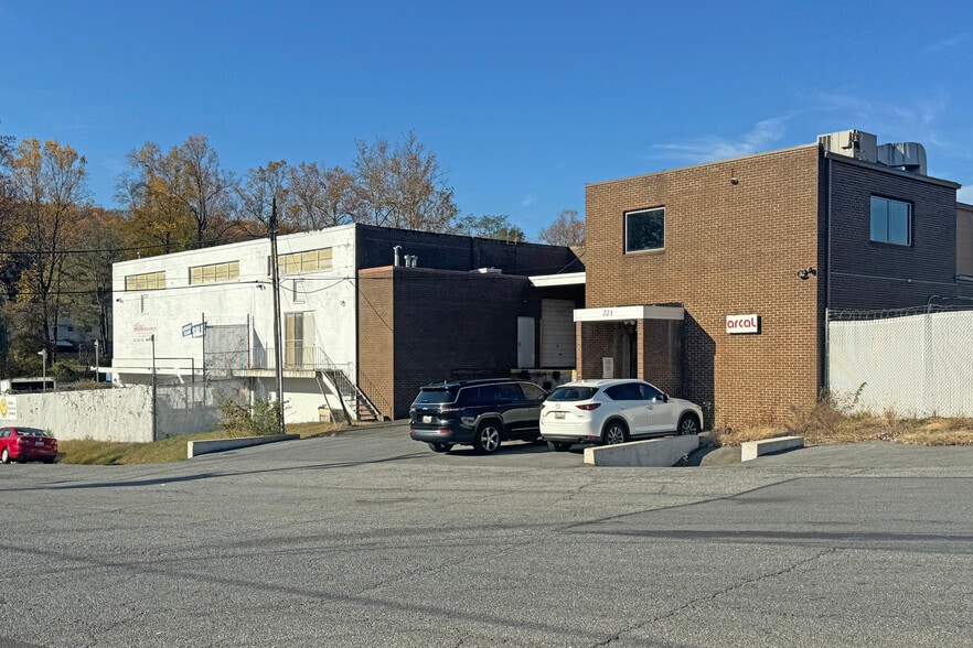 More Photos Of 223 Westhampton Ave, Capitol Heights Warehouse For Sale