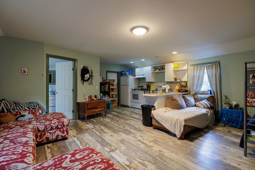 More Photos Of 139 S Main St, Sheffield Freestanding For Sale