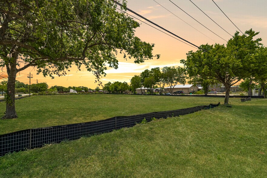 More Photos Of 16409 Summit Dr, Austin Land For Lease