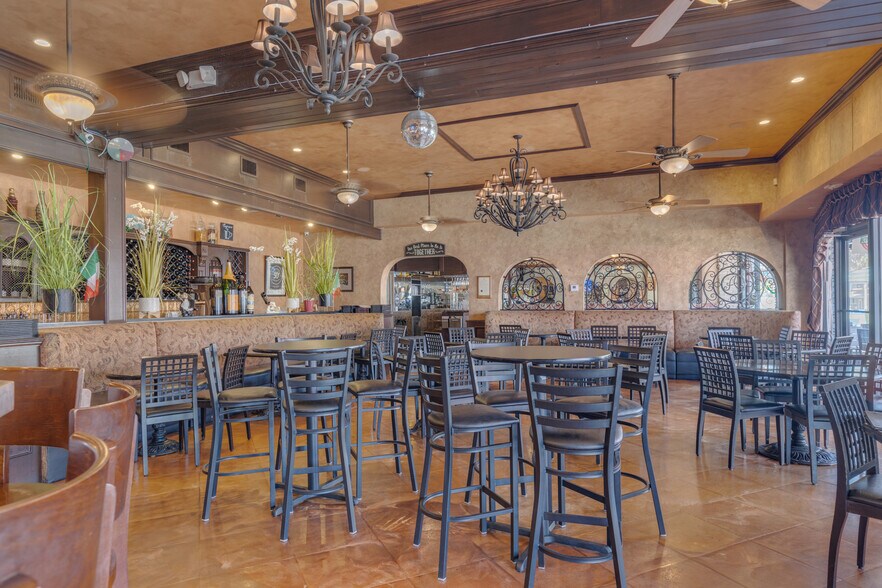 More Photos Of 2060-2084 NE 2nd St, Deerfield Beach General Retail For Sale