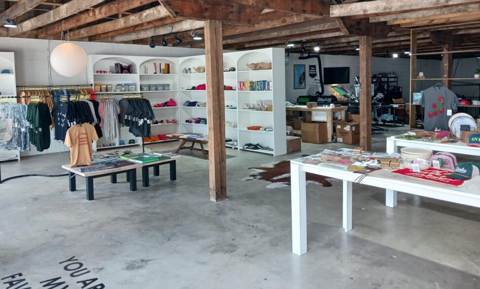 Primary Photo Of 624 Grove St, Gainesville Showroom For Sale