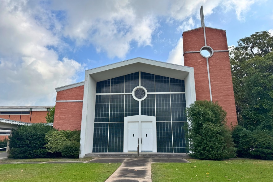 More Photos Of 821 Laurel St, La Marque Religious Facility For Sale