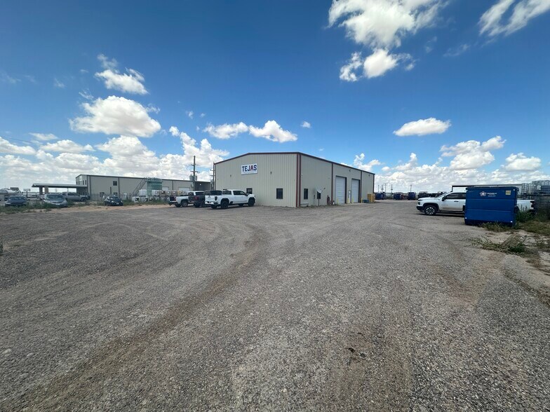 More Photos Of 2318 E County Road 123, Midland Warehouse For Lease