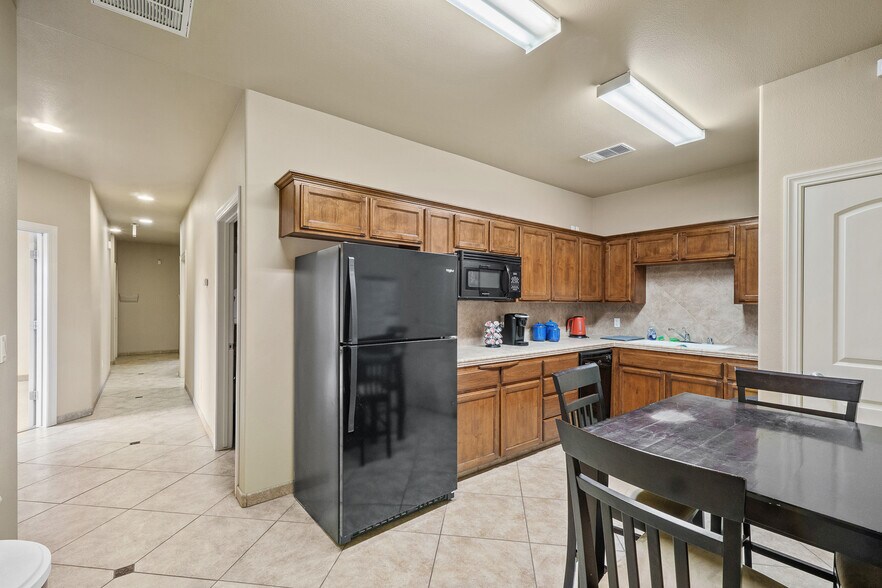 More Photos Of 131 E Kern Ave, Tulare Medical For Lease