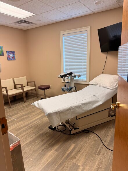 More Photos Of 369 Halton Rd, Greenville Medical For Sale