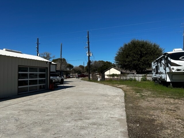 More Photos Of 9826 Clay Rd, Houston Warehouse For Lease
