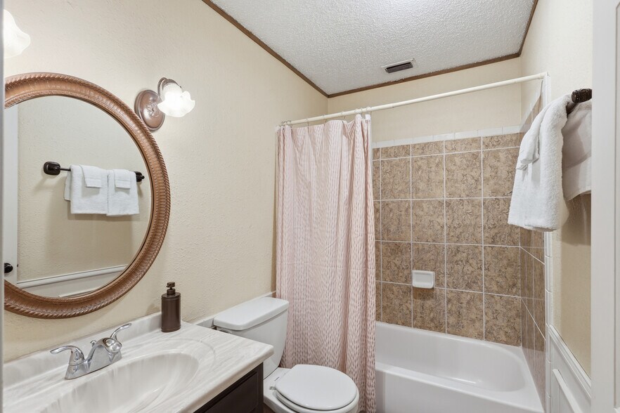 More Photos Of 201 N State St, Fort Davis Hotel For Sale