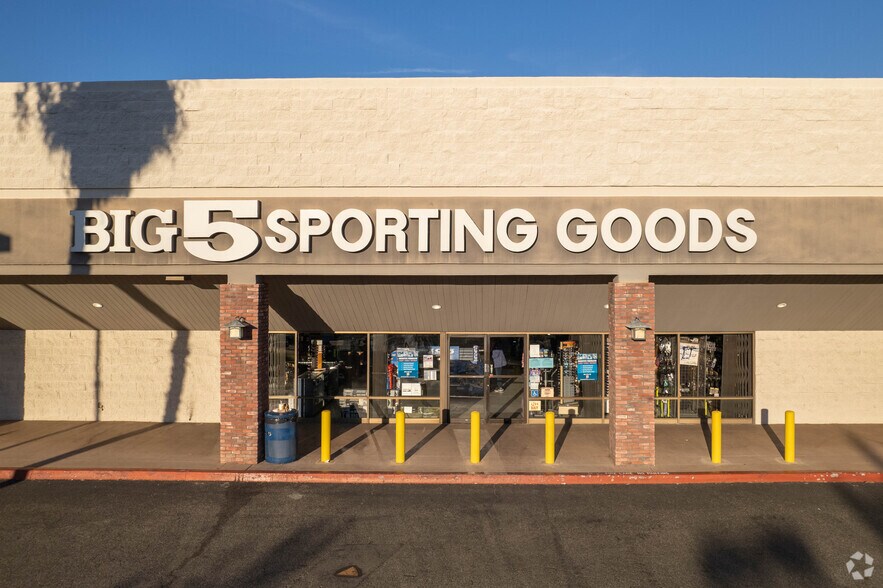 More Photos Of 24320 Swartz Dr, Lake Forest General Retail For Lease