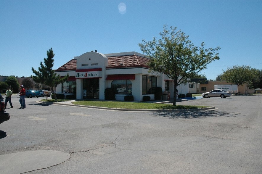 Primary Photo Of 1501 John Ben Shepperd Pky, Odessa Fast Food For Sale