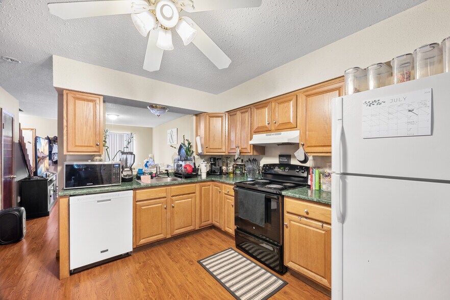 More Photos Of 975 Meriden Rd, Waterbury Specialty For Sale