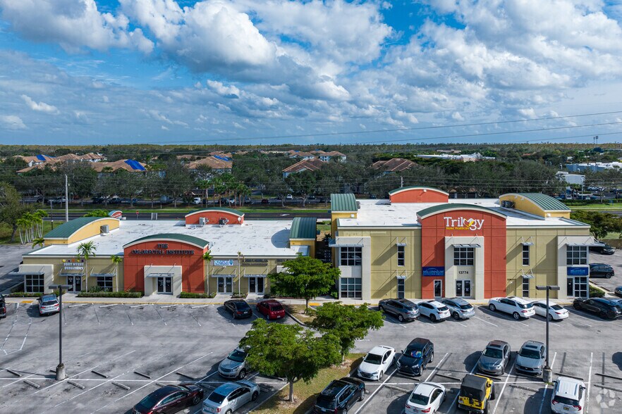 More Photos Of 13774 Plantation Rd, Fort Myers Medical For Lease