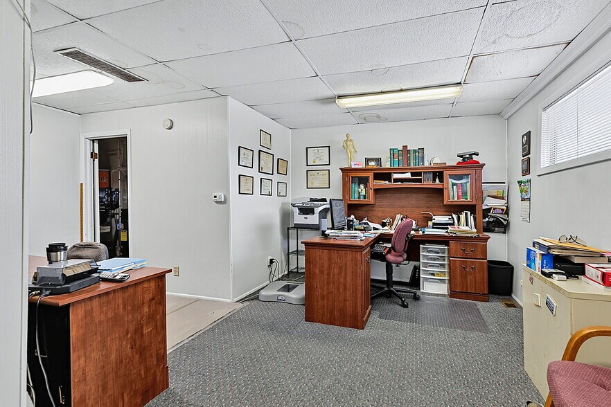 More Photos Of 7102 E Pendleton Pike, Indianapolis Office For Sale