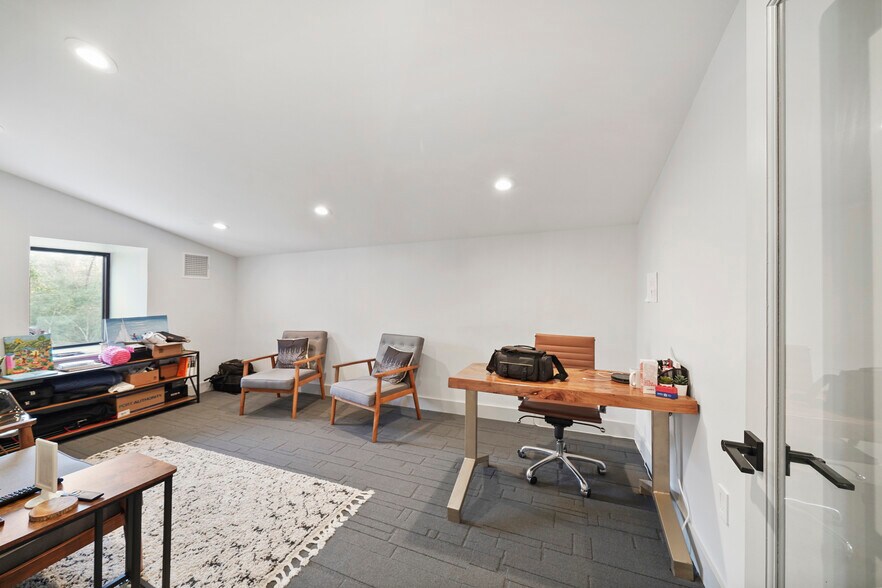 More Photos Of 12726 Moon Rd, Willis Loft Creative Space For Lease