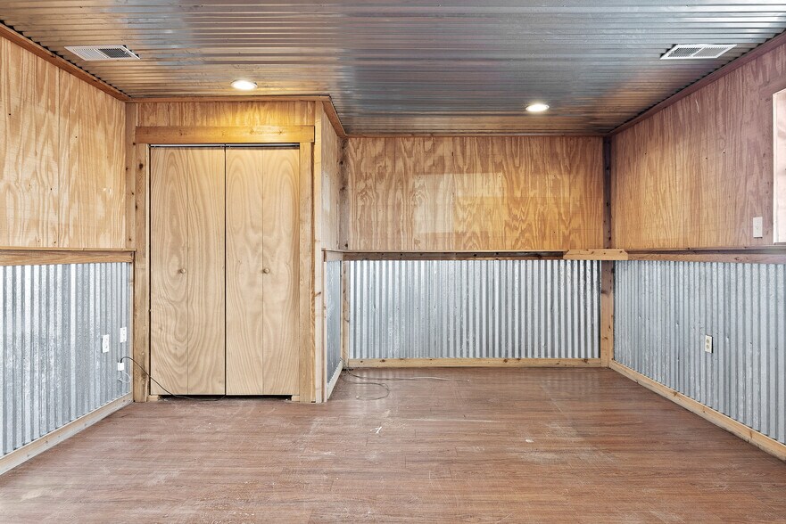 More Photos Of 3509 N 3rd St, Temple Warehouse For Sale