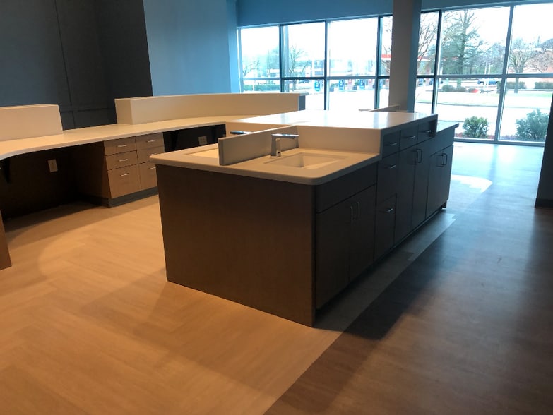 More Photos Of 370 E Main St, Hendersonville General Retail For Sale