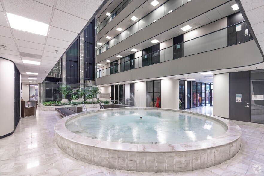 More Photos Of 11811 North Freeway, Houston Office For Lease