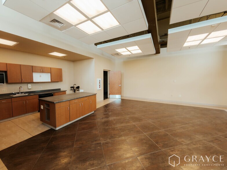 More Photos Of 4301 N Mesa St, El Paso Medical For Lease